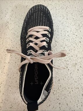 Nike Vapormax Women's Knit Lace-Up Sneaker in Black and Light Pink. Size 8.5
